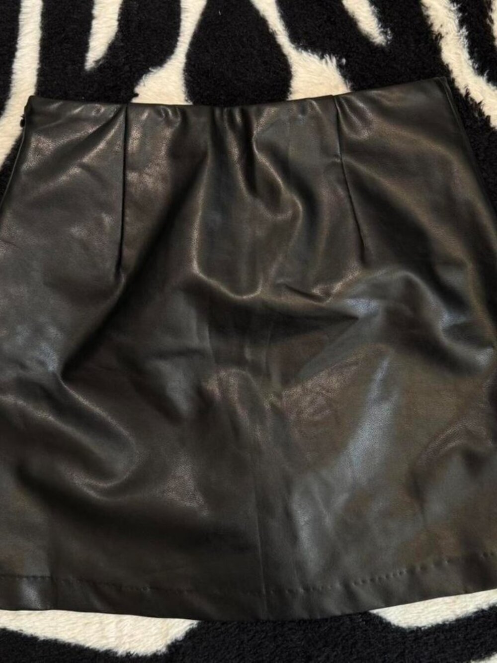 Abercrombie & Fitch | Black Faux Vegan Leather Mini Skort, Sz XXS - Picture 3 of 4
